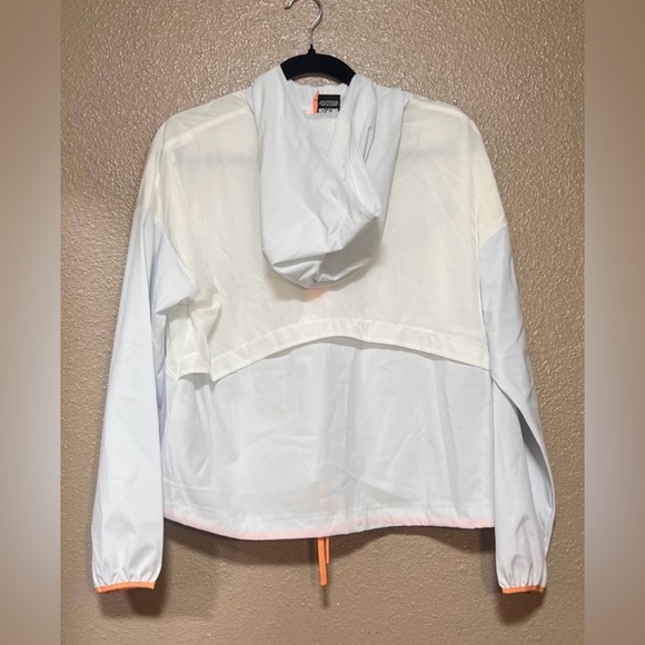 NWT Under Armour Women's UA Woven Graphic Rain Activewear Jacket - Picture 8 of 9